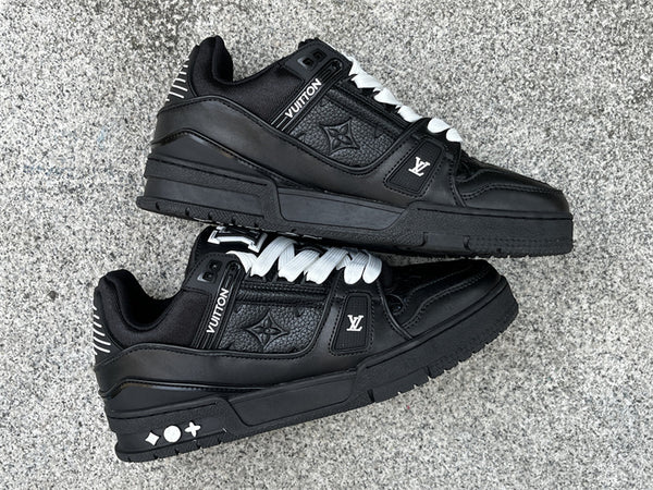 Value for money LOUIS VUITTON Trainer Black and White