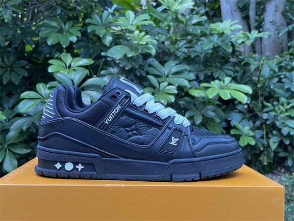 Value for money LOUIS VUITTON Trainer Black and White
