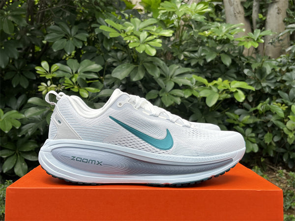 Pure original Nike Vomero 18 casual running shoes white Item number